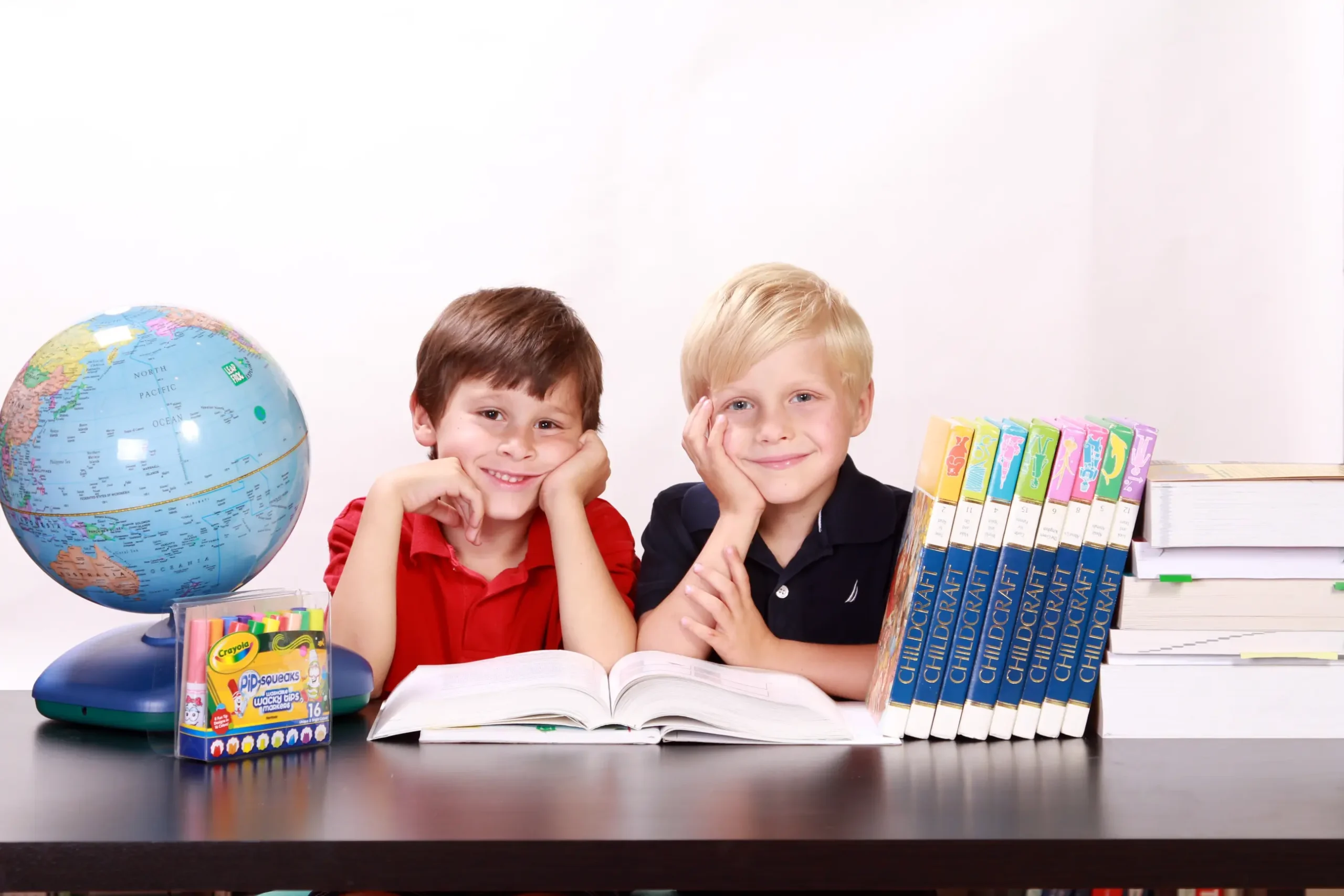 desk-table-person-people-play-cute-1343130-pxhere.com_-scaled-1